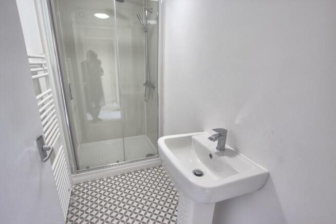 2 bed Apartment to rent Image 6