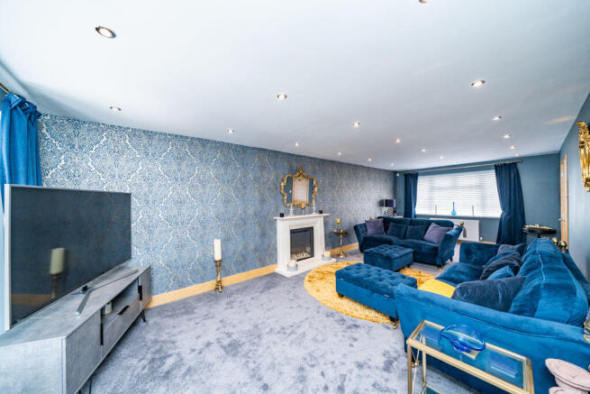 THROUGH LOUNGE