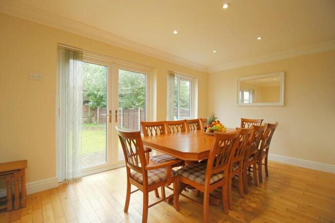 5 bed Detached for sale Image 12