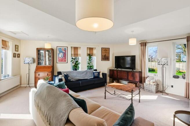 5 bed Detached for sale Image 4