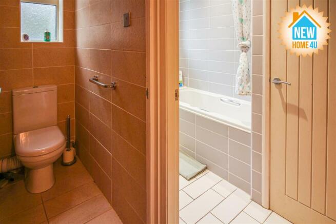 FAMILY BATHROOM: