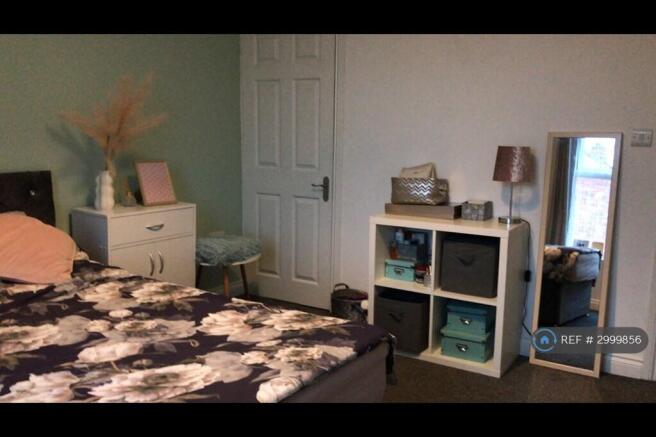 2 bed Terraced to rent Image 4