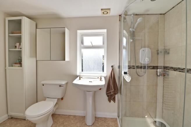Ensuite to Bed 1