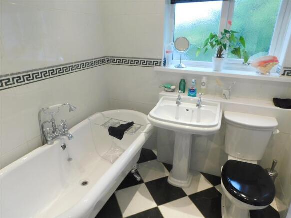 FAMILY BATHROOM