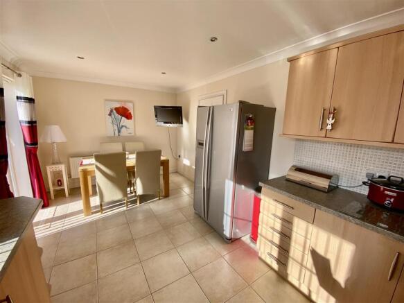 Kitchen/Breakfast Area