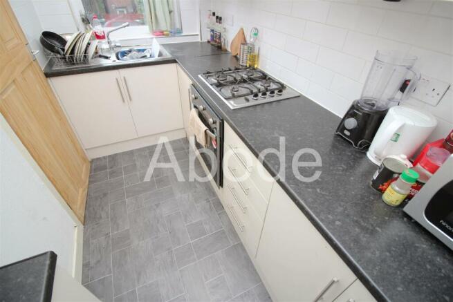 3 bed House to rent Image 5