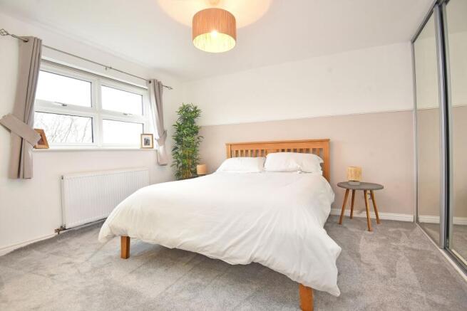 6 bed Detached for sale Image 7