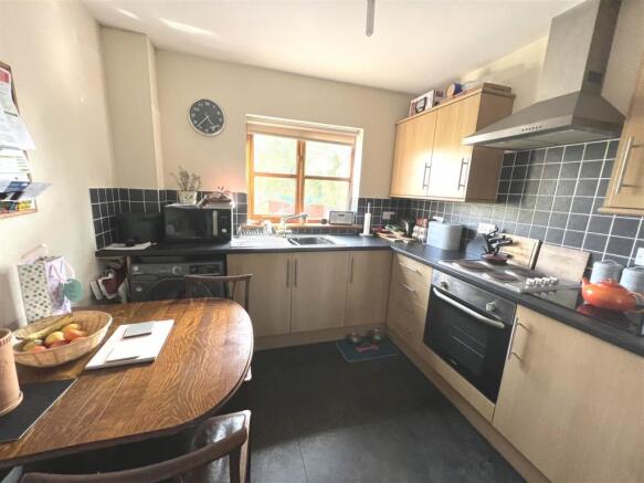 KITCHEN /DINING ROOM
