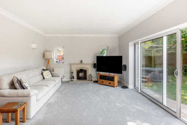 Damask Close, Tring, Hertfordshire HP23 photo 4