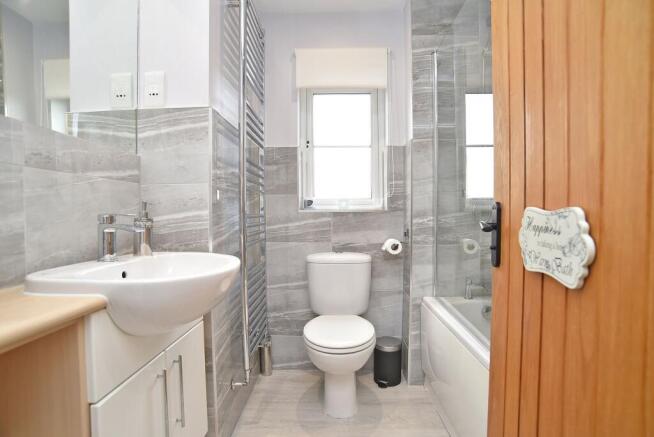 4 bed Detached for sale Image 11