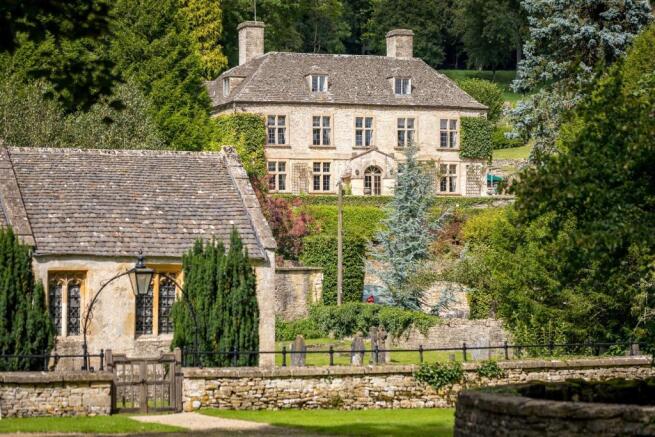 24 - Bagendon Manor - GL7 7DU - L Web.jpg