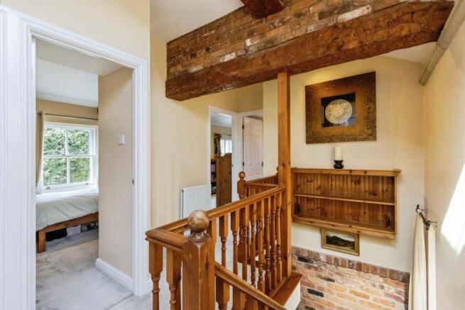 4 bed House for sale Image 8