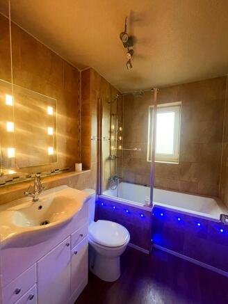 3 bed House to rent Image 11