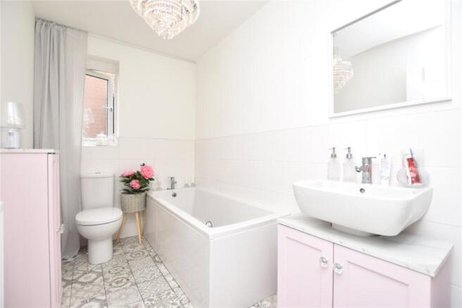 5 bed Detached for sale Image 11