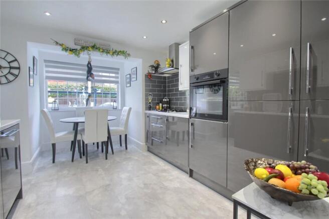 3 bed Semi-Detached for sale Image 10