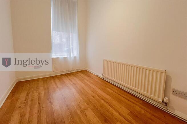 2 bed Apartment to rent Image 8