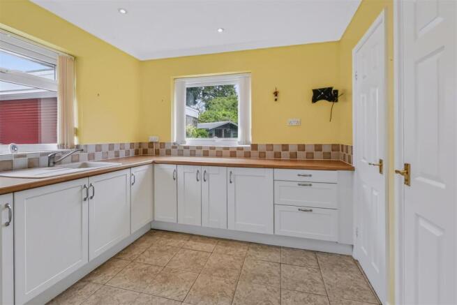 2 bed Detached Bungalow for sale Image 8