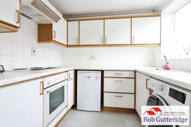 FITTED KITCHEN