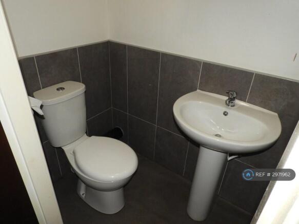 1 bed House Share to rent Image 4