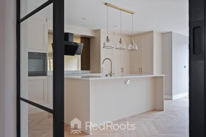4 bed Detached for sale Image 8