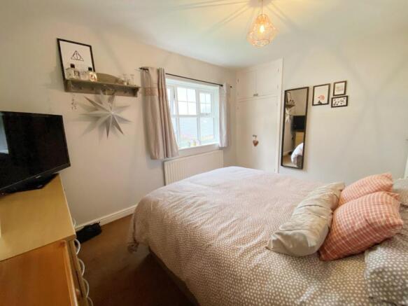 Bedroom 1 pic 3.jpg