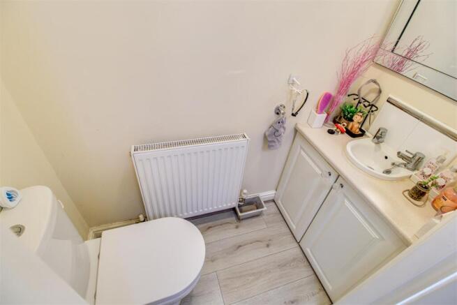 4 bed Semi-Detached for sale Image 7