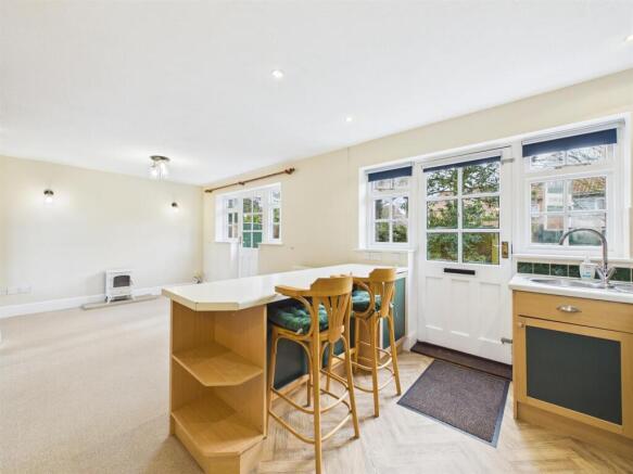 Open plan kitchen/dining/living