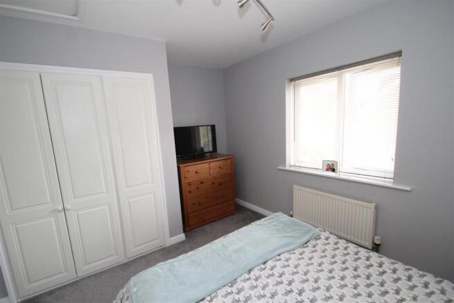 Bedroom 1 (4).JPG