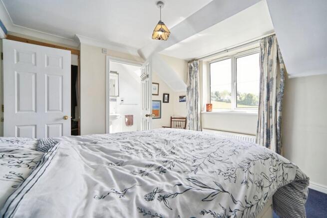 4 bed Detached for sale Image 11