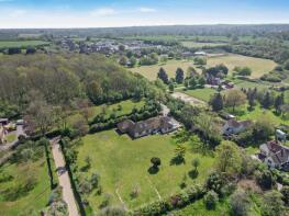 Fourwinds, Tickleback Row, Warfield, Bracknell RG42 5SE
