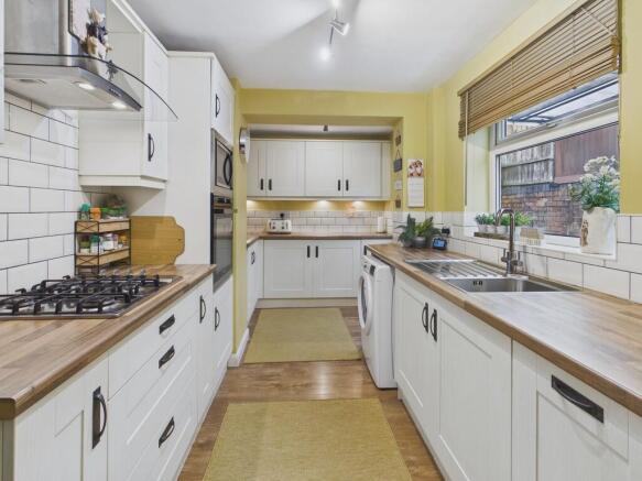 CAM04726G0-PR0028...