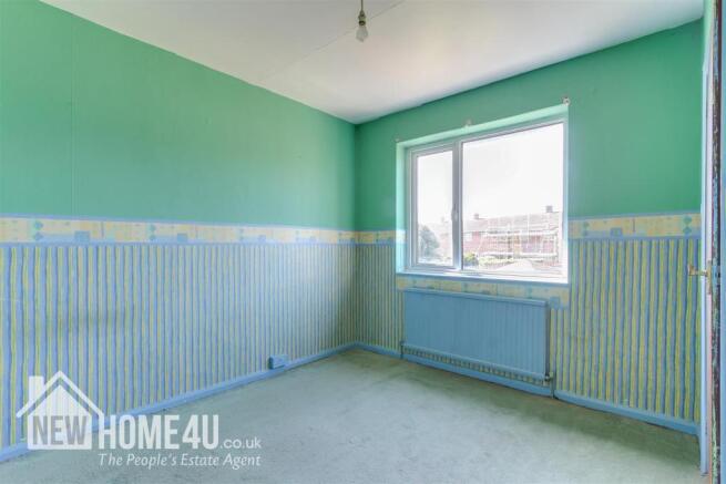 MASTER BEDROOM: