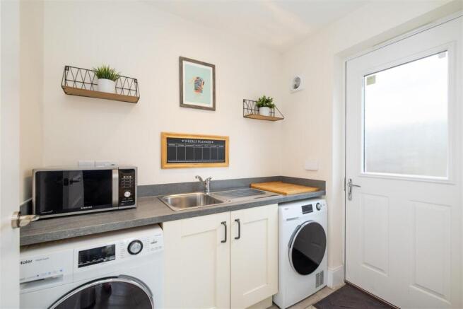 4 bed Detached for sale Image 9
