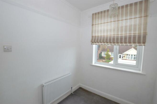 1 Villiers Avenue bed 3.JPG