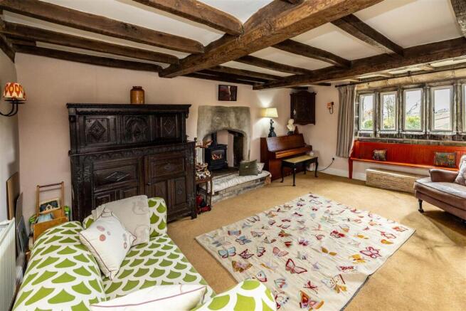 5 bed Detached for sale Image 8