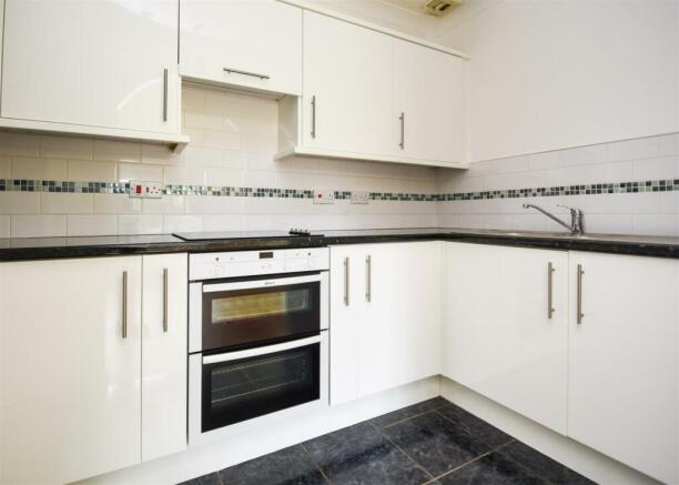 2 Saxon Park - Kitchen.jpg