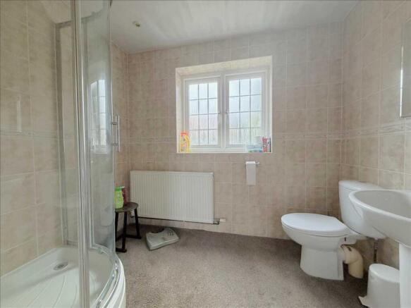4 bed Detached for sale Image 12
