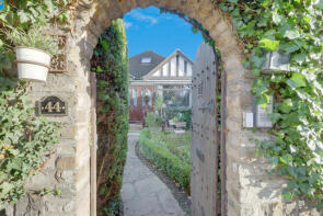 44, Eastwood Road, Leigh-on-sea SS9 3AB