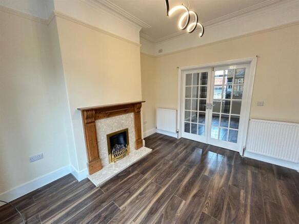 3 bed Terraced to rent Image 5