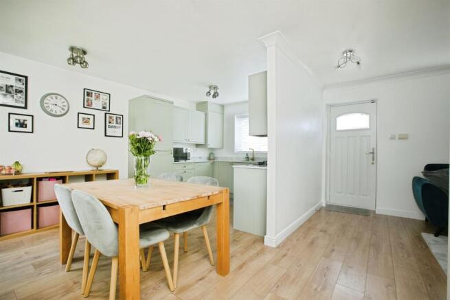 4 bed Semi-Detached for sale Image 6