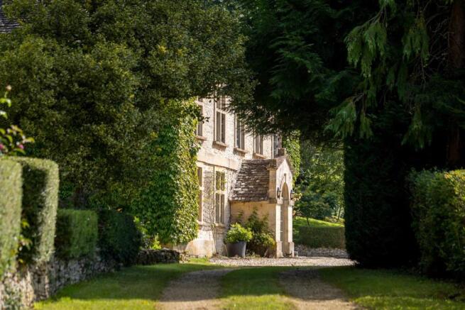 29 - Bagendon Manor - GL7 7DU - L Web.jpg
