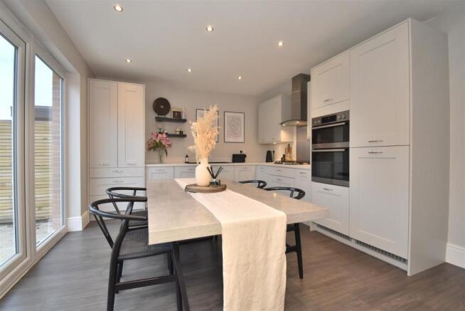 Living Kitchen/Dining Room