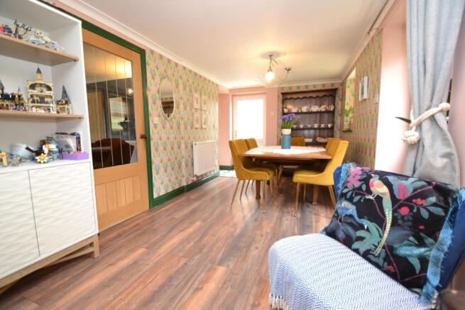 4 bed Detached for sale Image 8