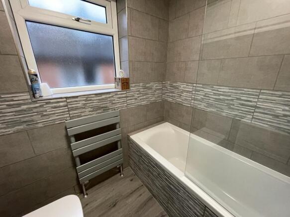 2 bed Semi-Detached Bungalow to rent Image 8