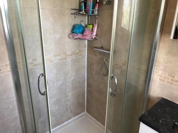 MAIN SHOWER
