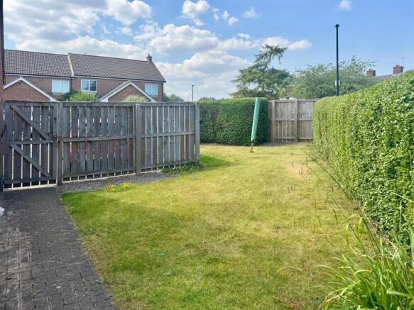2 bed Semi-Detached Bungalow to rent Image 11