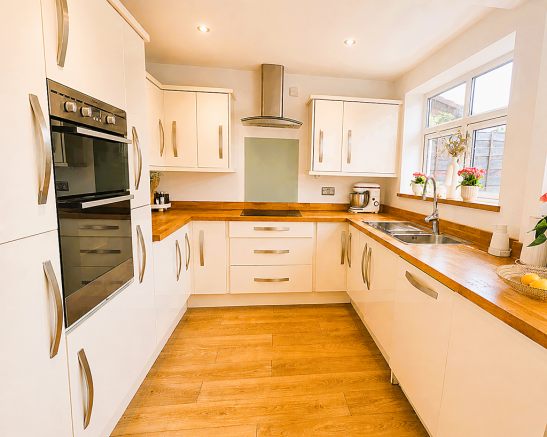5 bed Semi-Detached for sale Image 6