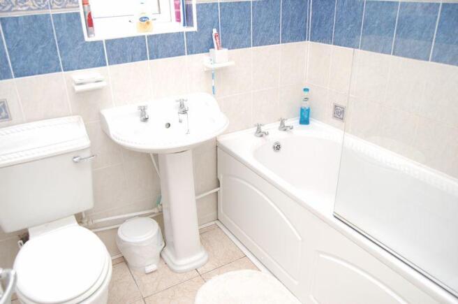 Photo 25 bathroom