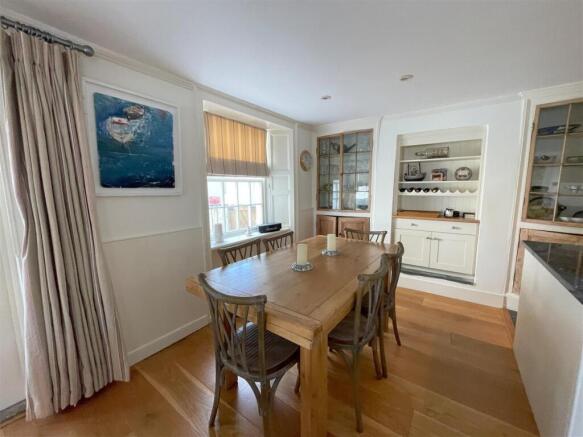 dining area 3.jpg