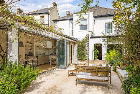 Thames Street, Hampton, TW12